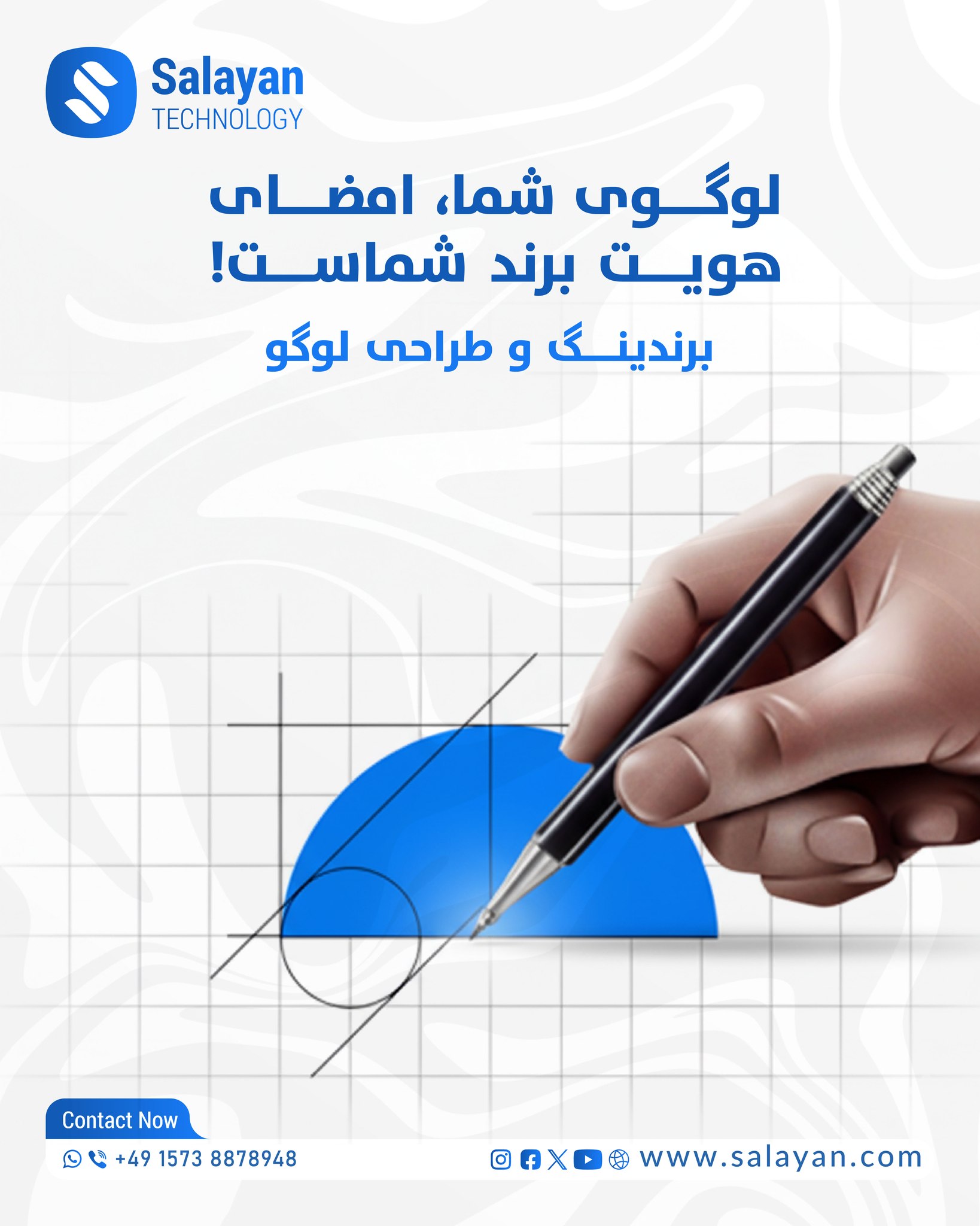 تصویر مفهومی از فرآیند طراحی برند و لوگو شامل اسکچ‌ها، رنگ‌ها، تایپوگرافی و ابزارهای گرافیکی در محیط طراحی حرفه‌ای